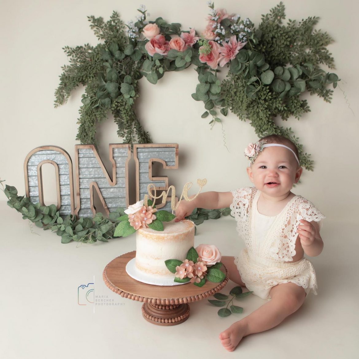 cake-smash-first-birthday-photo-shoots