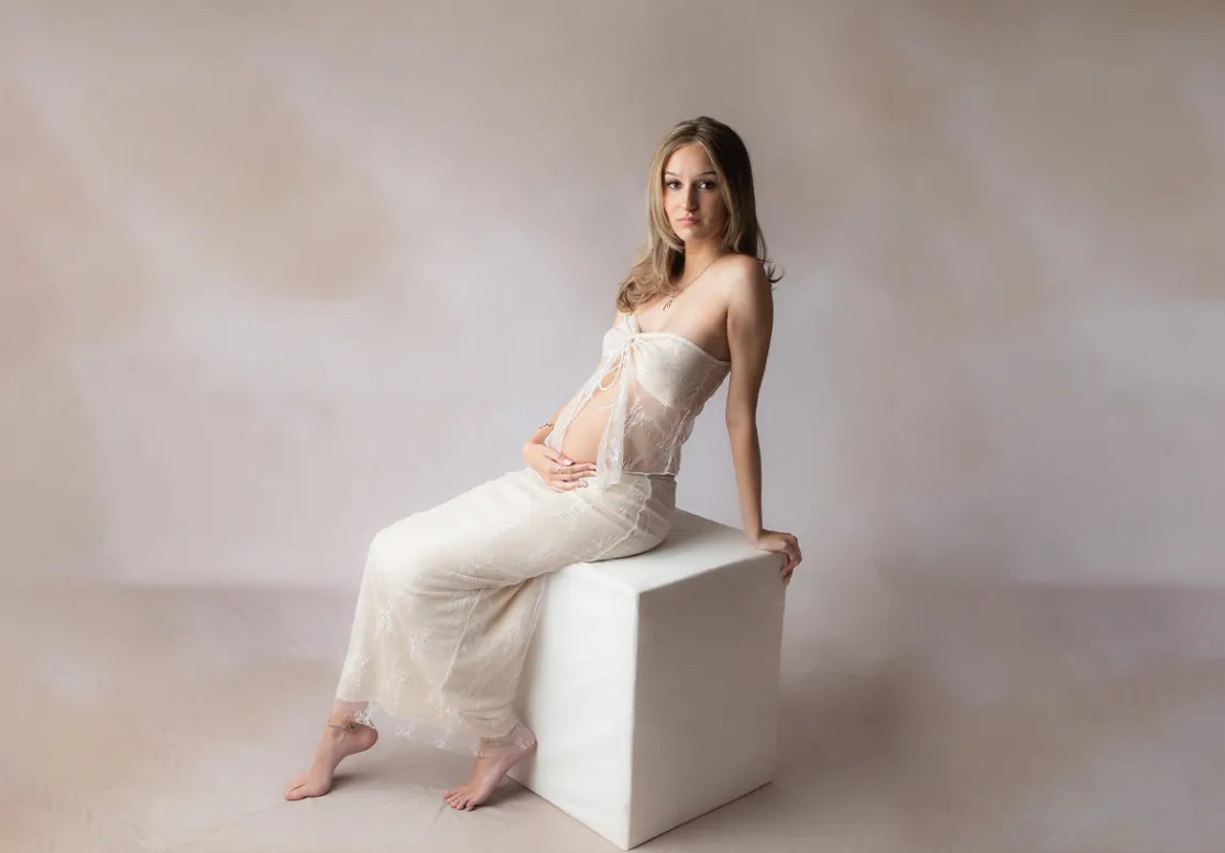 Pregnant mother wearing white getting a maternity photoshoot